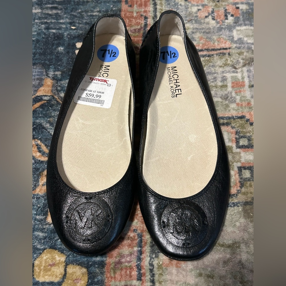 NWT Michael Kors black Lillie Leather flat slip on shoes 7.5